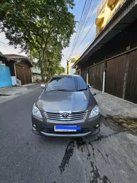Innova Bensin Abu-Abu