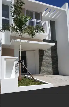 Rumah Baru 4 Kamar Tidur Dekat Bintaro, Dalam Cluster. Di Jalan Utama