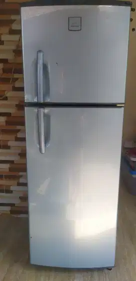 Kulkas Polytron