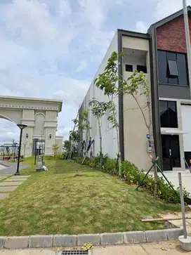 DISEWAKAN GUDANG BIZPARK PIK 2 HOEK BRAND NEW