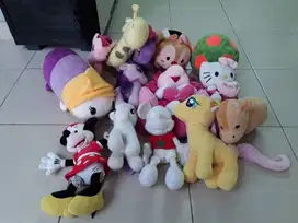 Boneka dan tas ransel anak