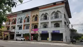 Ruko 3lantai Pusat Kota Solo, Dekat Mall Dan Stasiun. .