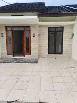 Jual Rumah Tanah LUAS harga MENENGAH di Cisaranten Arcamanik Bandung
