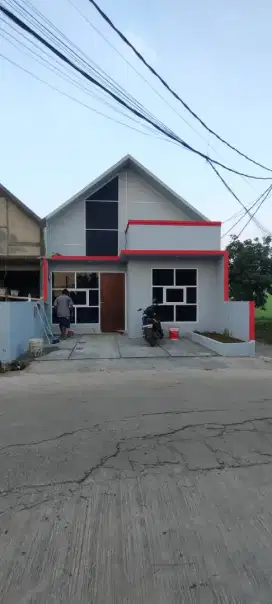 RUMAH PINGGIR JALAN COCOK UNTUK USAHA