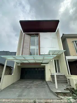 Rumah Baru Minimalis 3 Lantai Suvadiva Grand Island Pakuwon City