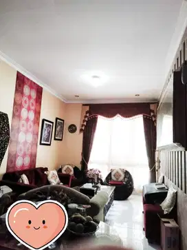 DIJUAL RUMAH HOEK DI CLUSTER BARU KOTA WISATA, DEPAN TAMAN