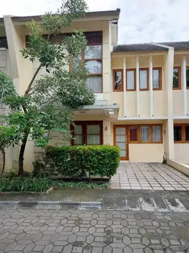 Rumah townhouse di dekat kraton malioboro mantrijeron kota yogyakarta