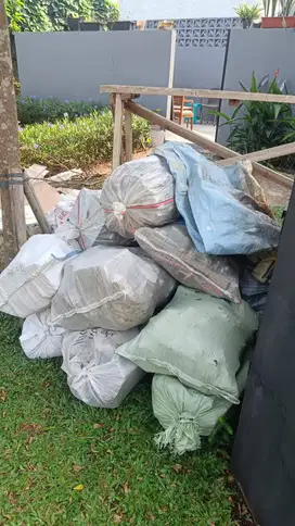 Puing Bangunan Bongkahan Tembok