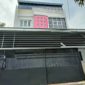 DIJUAL RUMAH MINIMALIS SEMI FURNISHED SIAP HUNI DAN RAPIH SUNTER JAKUT