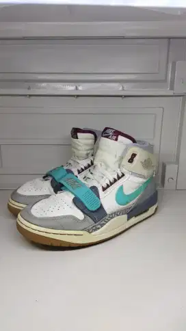 NIKE JORDAN SIZE 42