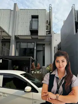 Rumah Cantik Sudah Renovasi Bonus Furnished 4 Lantai