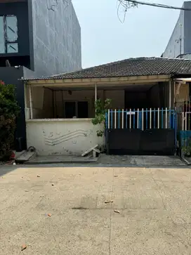 Rumah tua Muara Karang blok 4