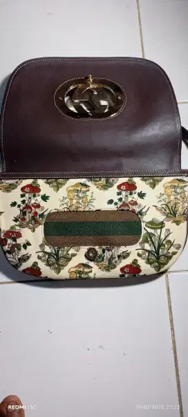 Tas selempang wanita