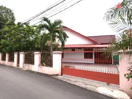 Rumah Besar di Sekip Bendung