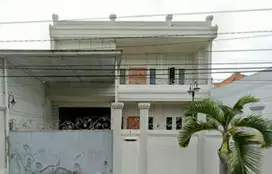Dijual rumah cantik 2 lantai siap huni Manyar Rejo