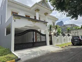 Rumah bagus harga murah  3lantai classic modern di Puspitaloka bsd
