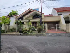 DIJUAL RUMAH CLASSIC SIAP HUNI kawasan elite di Dharmahusada indah tim