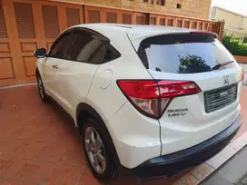 Honda HRV putih tahun 2017