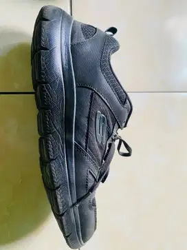 Sepatu Skechers Original Bekas Ukuran 41 - Hitam, Kondisi Bagus