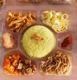 Dibutuhkan karyawati bagian counter makanan nasi  campur