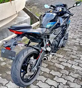 Kawasaki Ninja ZX25R / ZX 25R Non-ABS Hitam AB Sleman Pajak Jalan