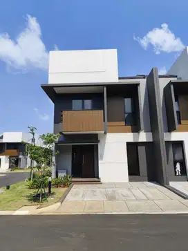 Disewakan Rumah Baru Posisi Hook Cluster Regia Summarecon Crown Gading