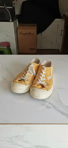 Sepatu Ventela Public low dark yellow casual shoes size 41