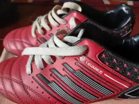 Monggo yg minat sepatu bola rumput uk.34 merk finotti