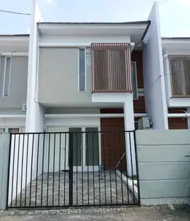 Dijual rumah2 lantai  surabaya timur karang asem