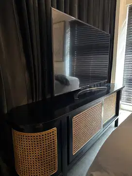 Meja tv kondisi super bagus