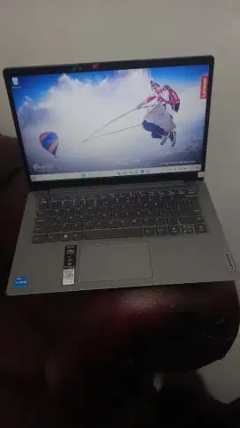Laptop lenovo core i3 gen12