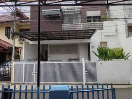 Rumah Tinggal dengan lokasi yang strategis di tengah kota