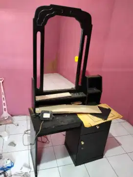 Meja Rias kayu bekas
