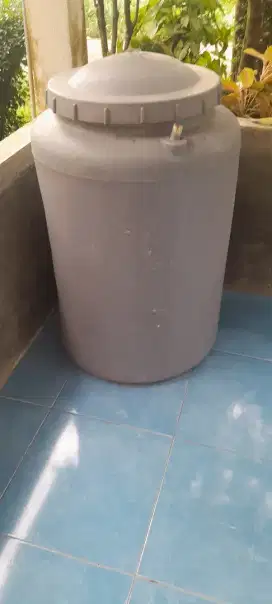 Dijual toren 300 liter