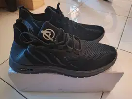 Sepatu Leedoo Ukuran 44 — Baru 100% Dijual Murah!