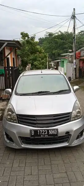 Mobil Nissan Livina 2010