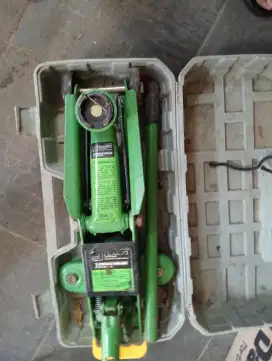 Dongkrak mobil buata