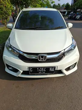 Brio satya e matic putih