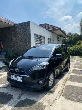 Toyota sienta G matic 2018