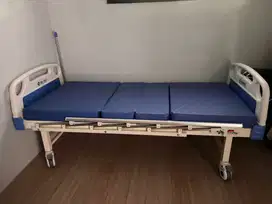 Dijual Tempat tidur utk pasien Kondisi masih seperti baru