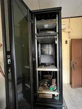 LENOVO x3550 + Fujitsu Server + Rack 42U – Paket Server Siap Pakai