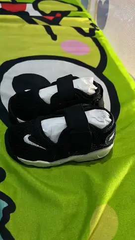 sendal anak nike