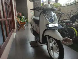 Honda Scoopy 2012 Putih Beige