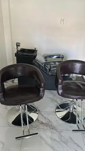 Kursi sofa dan washbak