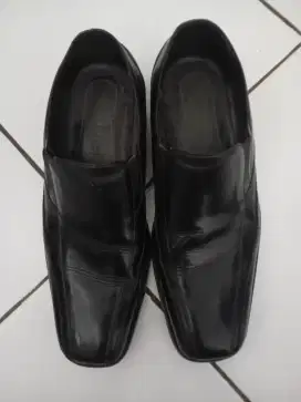 Sepatu kerja pria pentofel