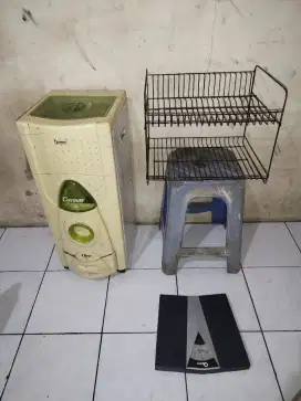 Tempat beras rak piring dll Borongan semuanya yang di foto 150 ribu