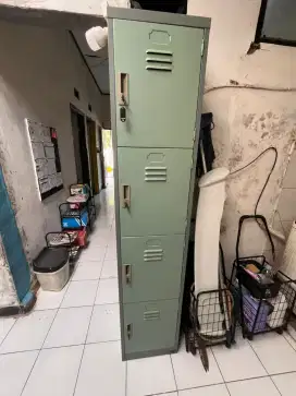 Lemari Locker 4 Lantai