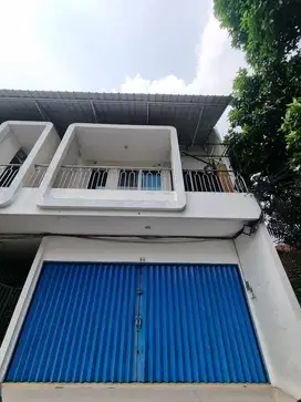 Disewakan Ruko 2 Lantai (Lokasi Strategis, dipinggir jalan raya)