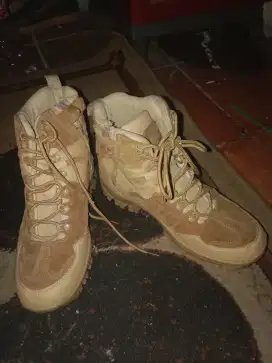 Sepatu gunung bekas belom pernah pakai
