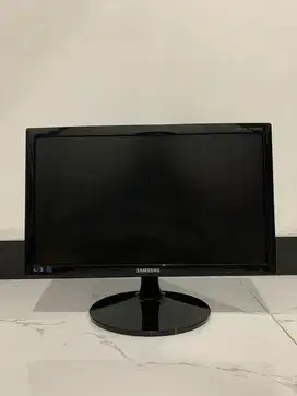 Monitor Samsung LED 18.5” SyncMaster S19B150 - Mulus, Siap Pakai